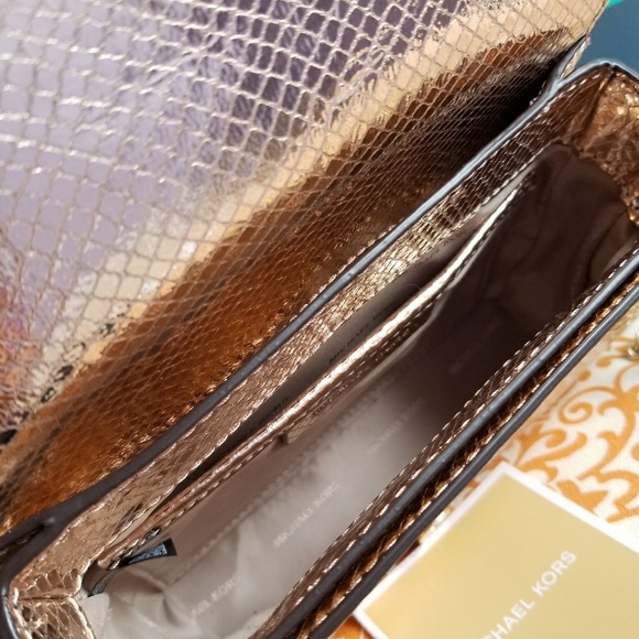 SOLD!!New Michael kors MD Gusset Clutch - Picture 2 of 4